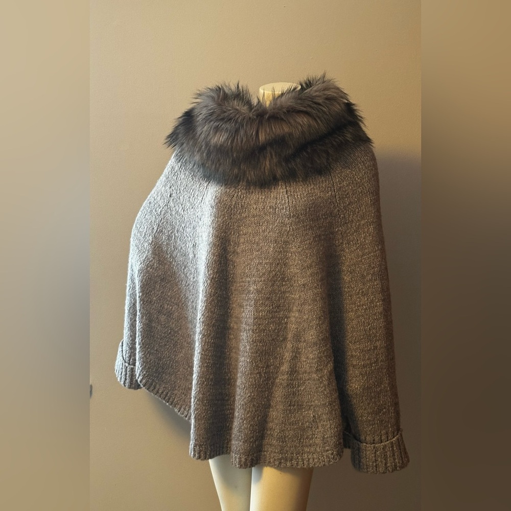 Michael Kors Gray Wool blend Poncho with Detachable Faux Fur Collar